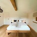Lichtdurchflutete Doppelhaushaelfte In 度假居 *